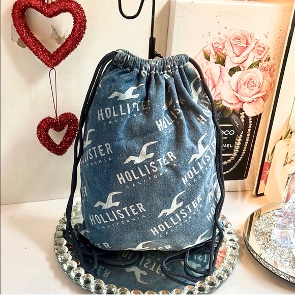 Hollister Handbags - 🎅🏻 SALE! Hollister blue denim drawstring denim bucket bag or backpack LIKE NEW